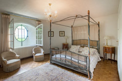 Round bedroom first floor